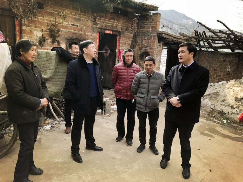 民建“組團(tuán)”慰問，企業(yè)送溫暖到家