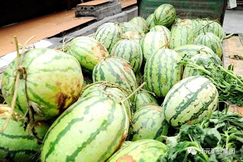 買下一整車西瓜，讓瓜農(nóng)早點(diǎn)回家