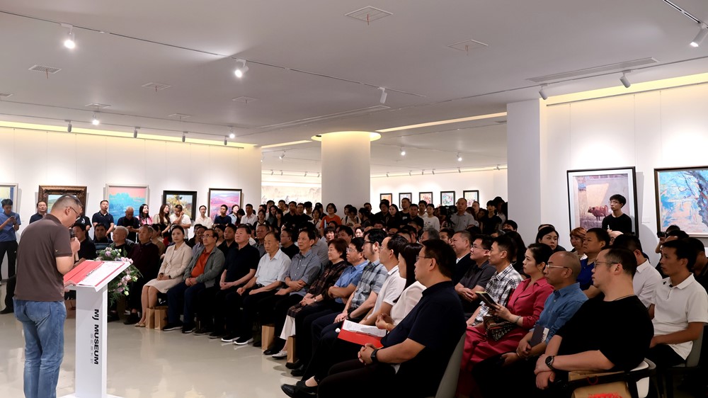 慶祝中華人民共和國(guó)成立75周年｜明月美術(shù)館隆重揭幕侯震油畫(huà)巨制《天下之中 九派莽莽》